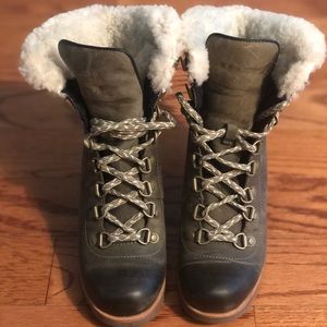 Sorel - Quest Wedge Shearling Boots. Worn Once